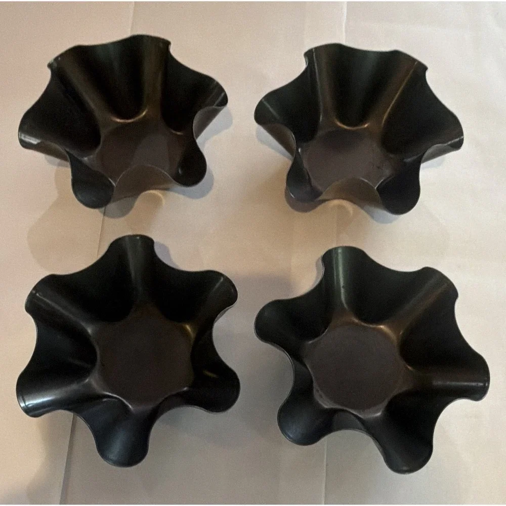 Set of 4 Black Non-Stick Flower Metal Muffin Baking Molds 4x4x2 in 450°F